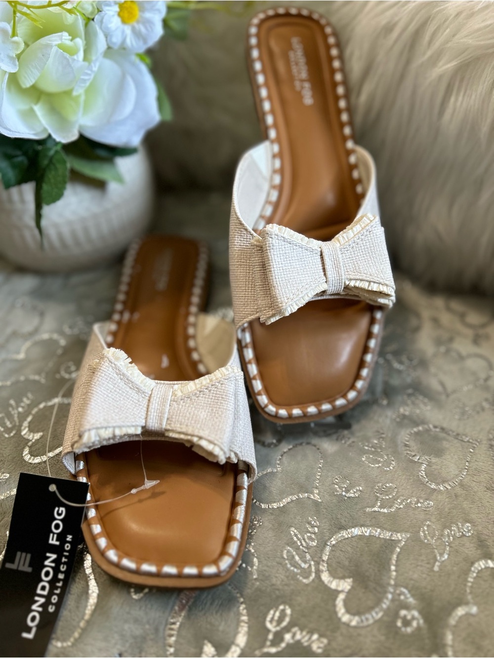 NWT London Fog, Size 11M, Cream, Fringed Bow Tie Slide Mules
